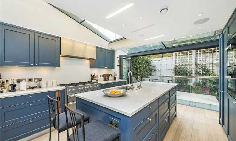 BEAUTIFUL FOUR BEDROOM HOME CLOSE TO SLOANE SQUARE…