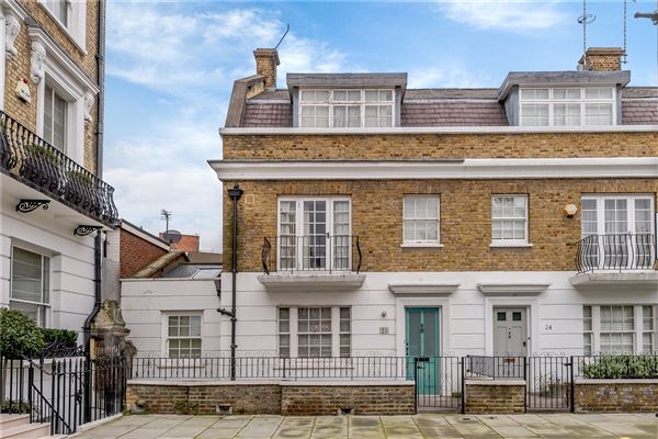Gallery ATTRACTIVE END-OF-TERRACE PROPERTY LONDON, 1